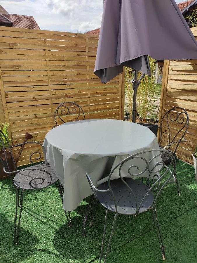 Maison De Campagne Avec Grand Parking Prive -Calme Et Serenite Chevincourt Экстерьер фото